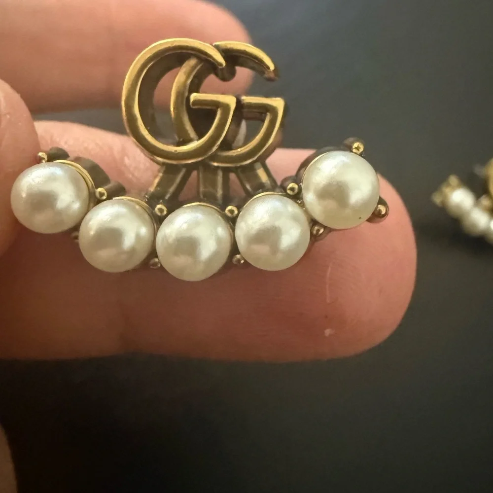 Brand new with box & dustbag Gucci Gold tone with Pearl Double G Stud Earrings - Picture 5 of 10